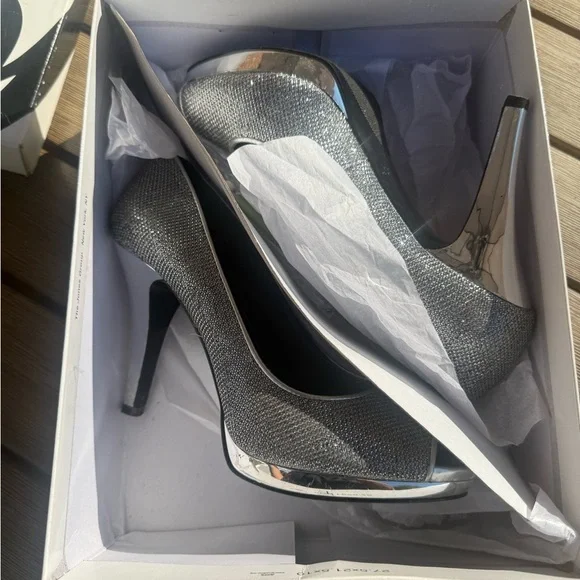 Nine West Dannee Silver Glitter Platform Pumps Heels - Picture 3 of 6